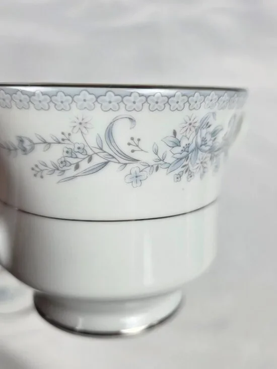 Mikasa Dresden Rose Sugar Bowl & Lid White with Blue and Pink Flowers on Rim - Picture 10 of 13